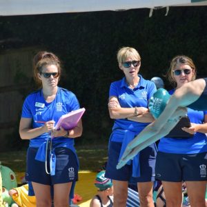 judges watching divers