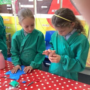 students playing with playdough