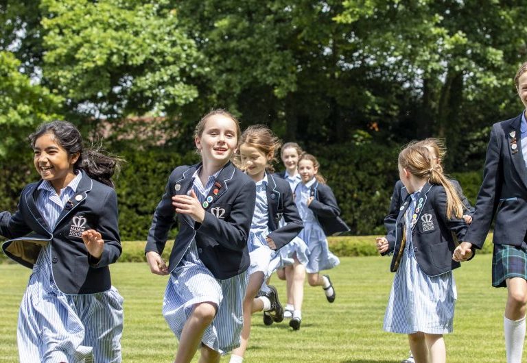 girls running