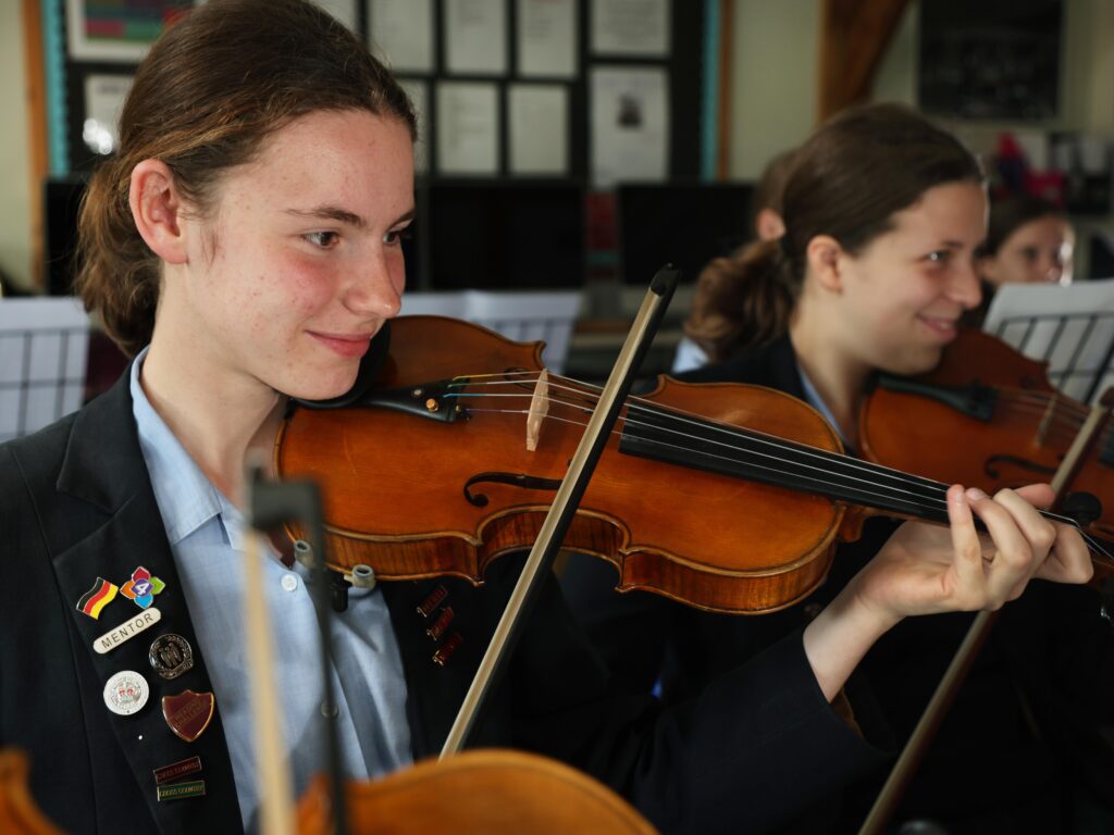 students playing the violin