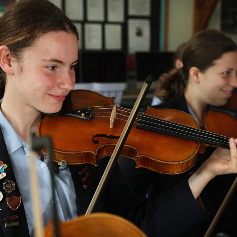 students playing the violin